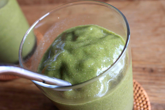 wheatgrass_green_smoothie.jpg